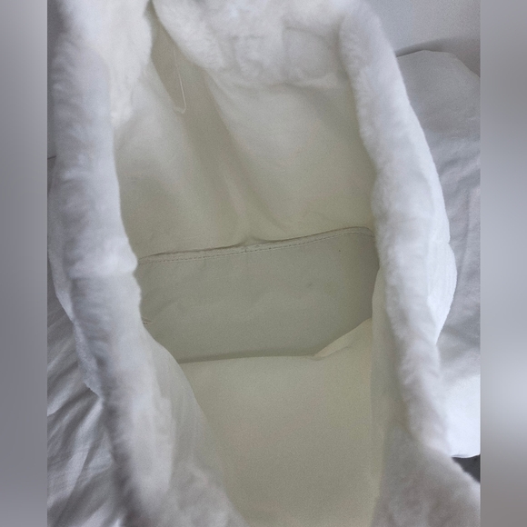 NWOT Good Girl By Carolina Herrera -11" X 16"inch-Elegant White FauxFur Tote Bag - Picture 9 of 12